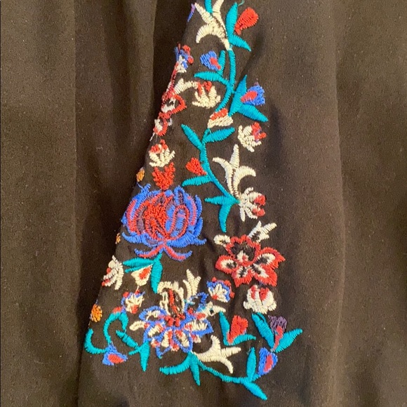 Maternity blouse with embroidered details - Picture 2 of 2